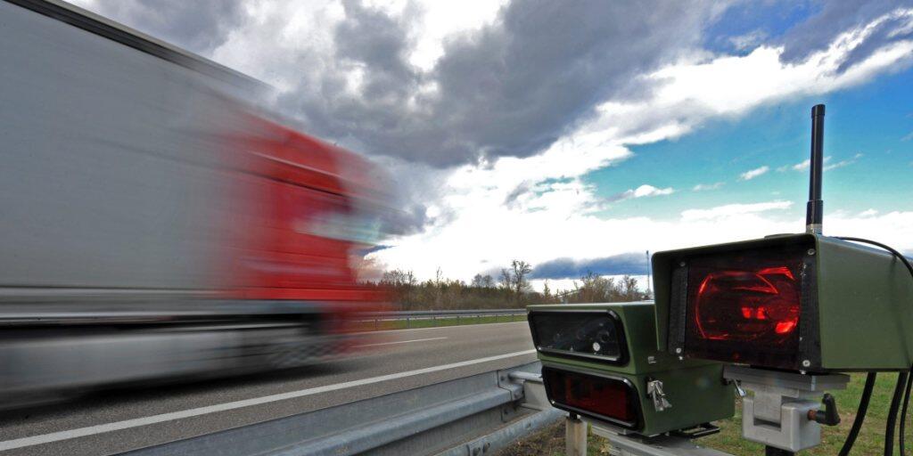 Um Schweizer Raser auszubremsen, will Baden-Würtemberg auf der Autobahn A81 ein Tempolimit uns schärfere Kontrollen einführen. (Themenbild)