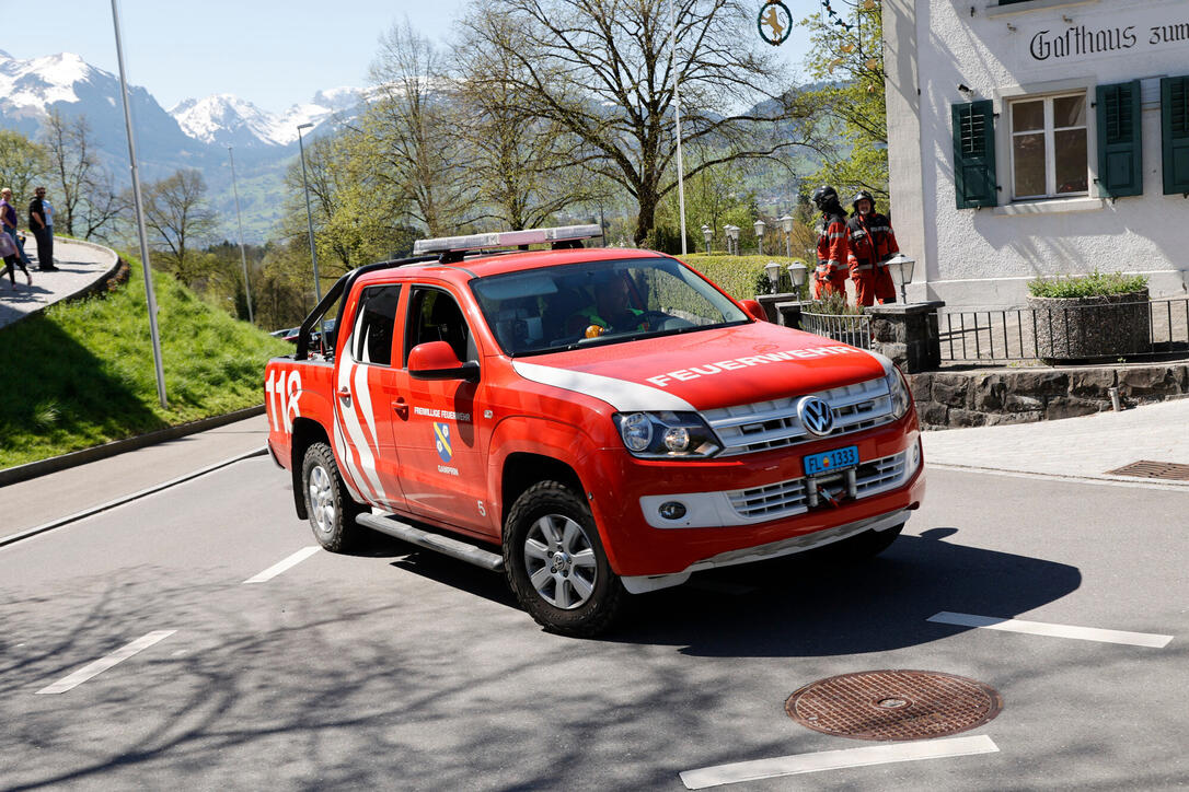 Schluss&uuml;bung beim Kurs f&uuml;r neue Feuerwehrleute beim "Restaurant L&ouml;wen&raquo; in Gamprin-Bendern.