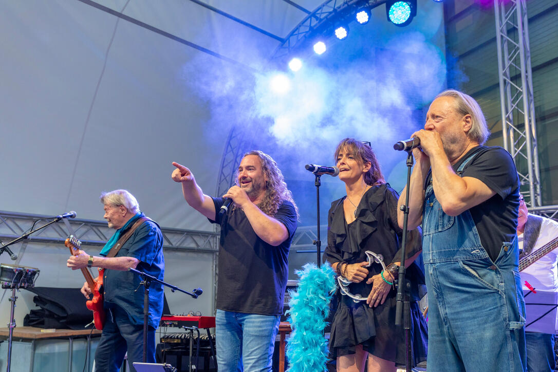 LLB Sommer im Hof mit Bluebones (25.06.2026)