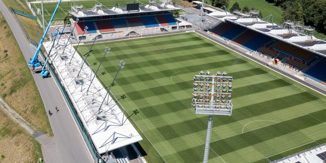 Installation neue Beleuchtung beim Rheinpark Stadion