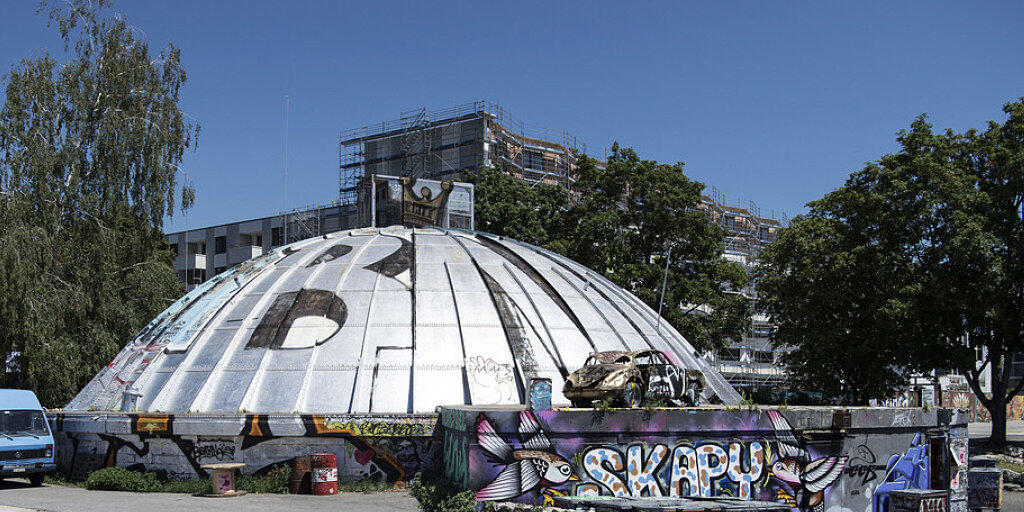 Sicht auf das Autonome Jugendzentrum AJZ, den sogenannten "Gaskessel" oder "Chessu", am Mittwoch, 20. Juni 2018, in Biel. Die Kulturstötte feiert ihr 50-Jahr Jubiläum.