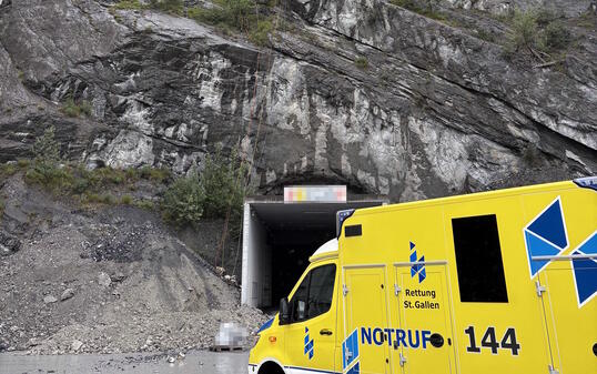 Tr&uuml;bbach: Arbeiter von Stein getroffen
