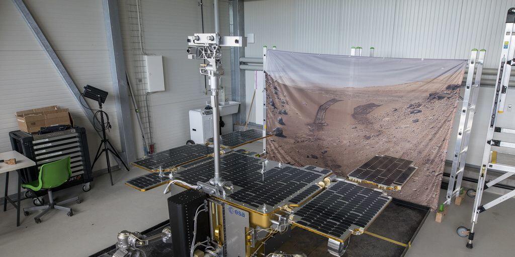 Ein Modell des ExoMars Rovers mit der Schweizer Kamera, dem Close-Up Imager (CLUPI). Der Rover hat am Mittwoch in Pasadena eine erfolgreiche zehnst&uuml;ndige Probefahrt absolviert. (Archivbild)