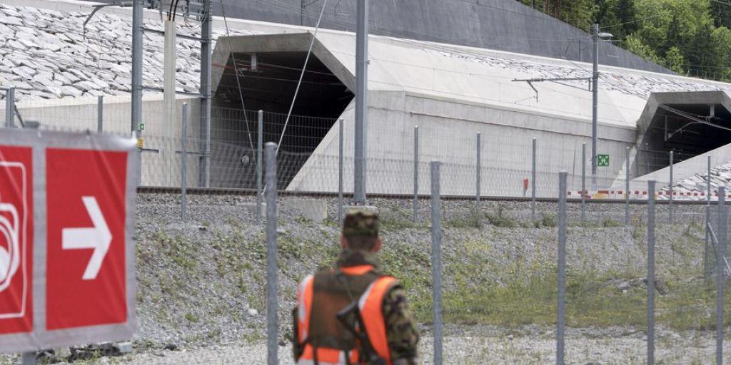 Unter anderem wegen der Eröffnungsfeier des Gotthard-Basistunnels kamen im letzten Jahr leicht mehr Diensttage für Sicherheitseinsätze zusammen. (Archivbild)