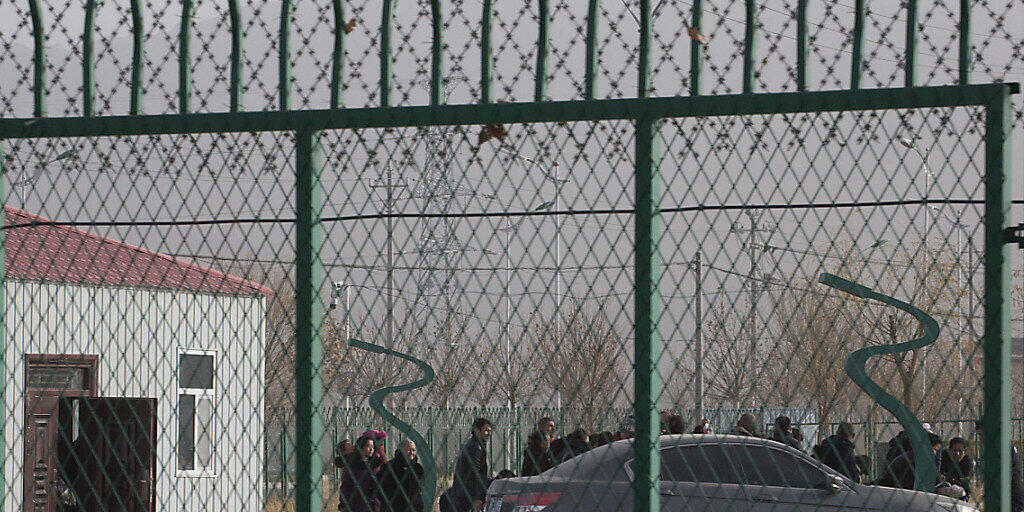 Chinesische Beamte helfen der Schweiz bei der Ausschaffung von Chinesen. Uiguren werden indessen nicht zurückgeschafft. Im Bild ein "Berufsbildungszentrum" in der Region Xinjiang. (Archivbild)