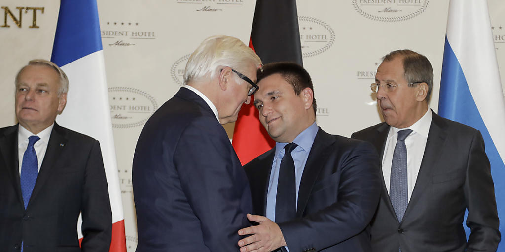 Auch das 13. Treffen zum Konflikt in der Ost-Ukraine hat in Minsk keinen Durchbruch gebracht. Von links die Aussenminister Frankreichs (Jean-Marc Ayrault), Deutschlands (Frank-Walter Steinmeier), der Ukraine (Pawel Klimkin) und Russlands (Sergej Lawrow). Auch das 13. Treffen zum Konflikt in der Ost-Ukraine hat in Minsk keinen Durchbruch gebracht. Von links die Aussenminister Frankreichs (Jean-Marc Ayrault), Deutschlands (Frank-Walter Steinmeier), der Ukraine (Pawel Klimkin) und Russlands (Sergej Lawrow).