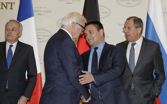 Auch das 13. Treffen zum Konflikt in der Ost-Ukraine hat in Minsk keinen Durchbruch gebracht. Von links die Aussenminister Frankreichs (Jean-Marc Ayrault), Deutschlands (Frank-Walter Steinmeier), der Ukraine (Pawel Klimkin) und Russlands (Sergej Lawrow).