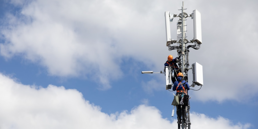Werden die Grenzwerte nicht erhöht, würde sich die Zahl der Antennenstandorte in der Schweiz und Liechtenstein deutlich erhöhen. Werden die Grenzwerte nicht erhöht, würde sich die Zahl der Antennenstandorte in der Schweiz und Liechtenstein deutlich erhöhen.