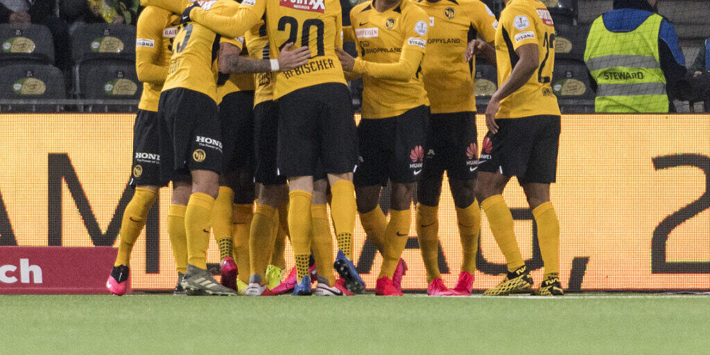 Die Young Boys beglückwünschen sich nach dem frühen und entscheidenden 1:0 gegen Sion