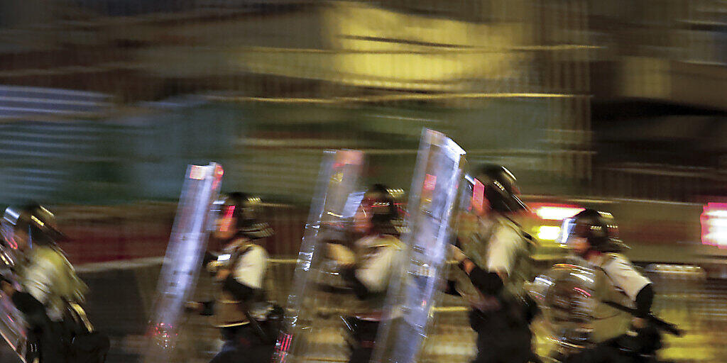 Polizisten in Hongkong bei einem Einsatz gegen Demonstranten. (Archivbild) Polizisten in Hongkong bei einem Einsatz gegen Demonstranten. (Archivbild)