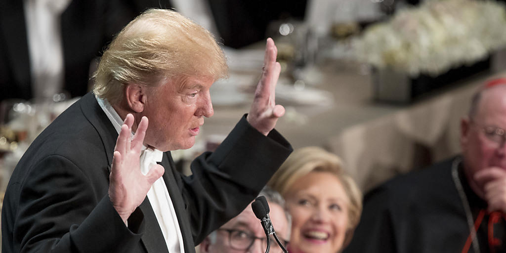 Auszeit vom Wahlkampf: US-Präsidentschaftskandidat Donald Trump sorgte beim Alfred-E.-Smith-Memorial-Dinner für Lacher, aber auch für einige Buhrufe.