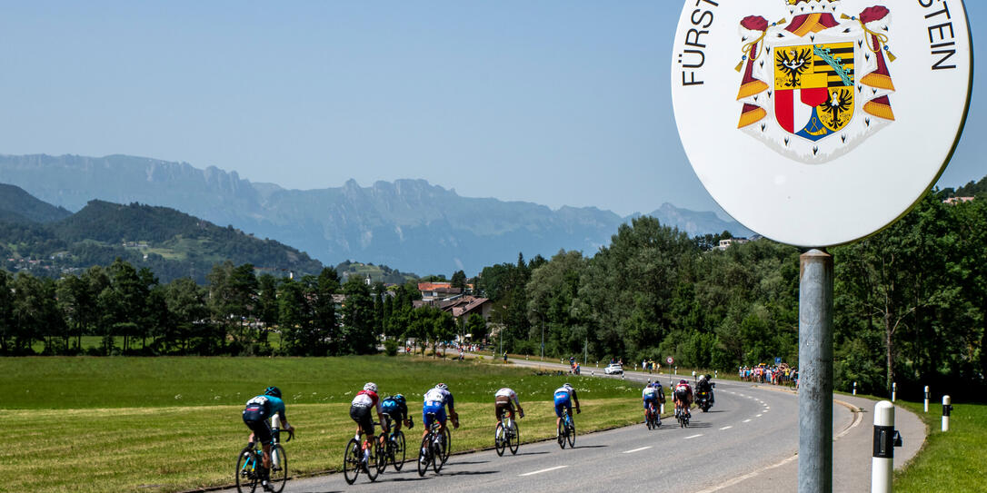 An der sechste Etappe der Tour de Suisse (Freitag, circa 12:07 Uhr), rast die Weltelite des Radsports über die St. Luzisteig nach Balzers.