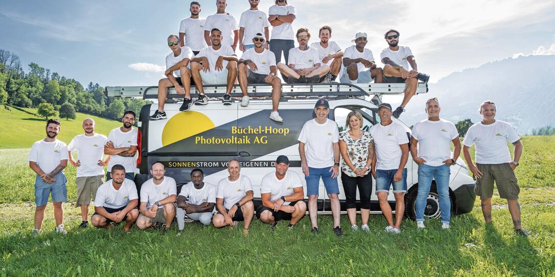 Das junge Team der Büchel-Hoop Photovoltaik AG. Das junge Team der Büchel-Hoop Photovoltaik AG.