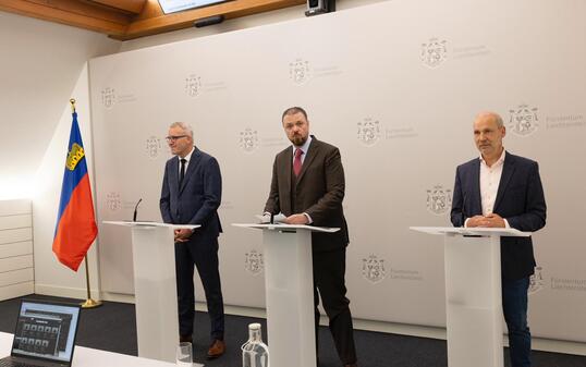 Die Regierung informiert zum aktuellen Stand des Landesspitals.