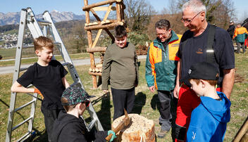 Kinder bauen Funken in Schaanwald