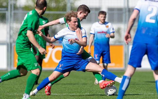 Die Teams aus der gleichen Liga-Stufe kämpfen um ein weiterkommen.