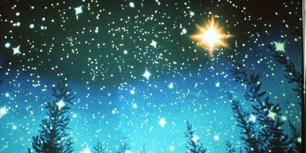 Der Stern von Bethlehem im Planetarium München. Dass er keinen Schweif hat, ist wissenschaftlich korrekt, denn es war definitiv kein Komet. Möglich ist eine Konjunktion von Jupiter und Saturn. Nahe beieinander hätten sie ausgesehen wie ein einziger, sehr heller Stern. (Archivbild) Der Stern von Bethlehem im Planetarium München. Dass er keinen Schweif hat, ist wissenschaftlich korrekt, denn es war definitiv kein Komet. Möglich ist eine Konjunktion von Jupiter und Saturn. Nahe beieinander hätten sie ausgesehen wie ein einziger, sehr heller Stern. (Archivbild)