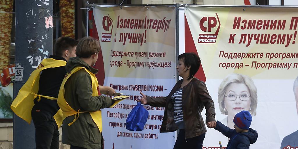 Wahlkampf in St. Petersburg: Wenn in Russland am Sonntag die Menschen zu den Urnen gerufen sind, stehen 466 Wahlbeobachter der OSZE im Einsatz. Wahlkampf in St. Petersburg: Wenn in Russland am Sonntag die Menschen zu den Urnen gerufen sind, stehen 466 Wahlbeobachter der OSZE im Einsatz.