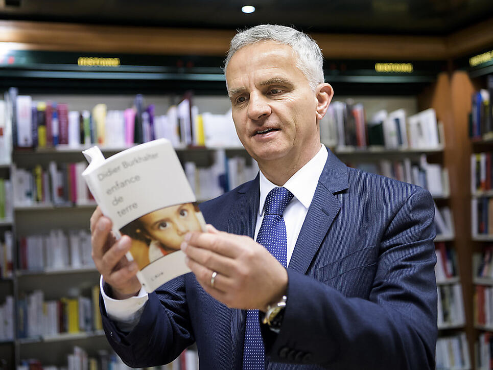 Der fr&uuml;here Bundesrat Didier Burkhalter spricht in einem Interview &uuml;ber die Gr&uuml;nde f&uuml;r seinen Entscheid, zur&uuml;ckzutreten. (Archivbild)
