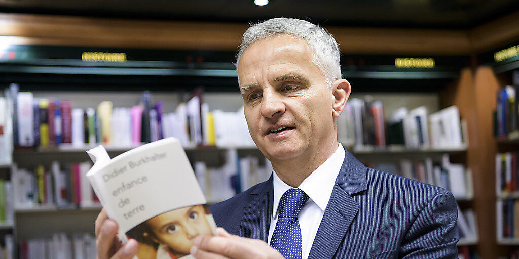 Der frühere Bundesrat Didier Burkhalter spricht in einem Interview über die Gründe für seinen Entscheid, zurückzutreten. (Archivbild)