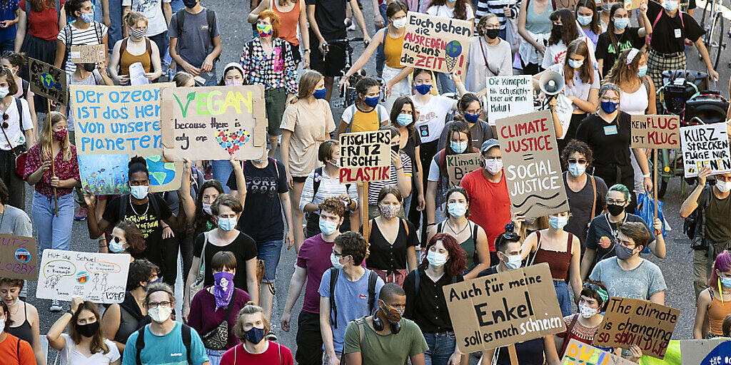 Die Klimaproteste schärften das Bewusstsein, dass der Klimawandel ein Generationenthema ist. Gemäss dem Generationen-Barometer 2020 sind die jüngsten Befragten am selbstkritischsten, wenn sie ihren klimafreundlichen Lebensstil bewerten.