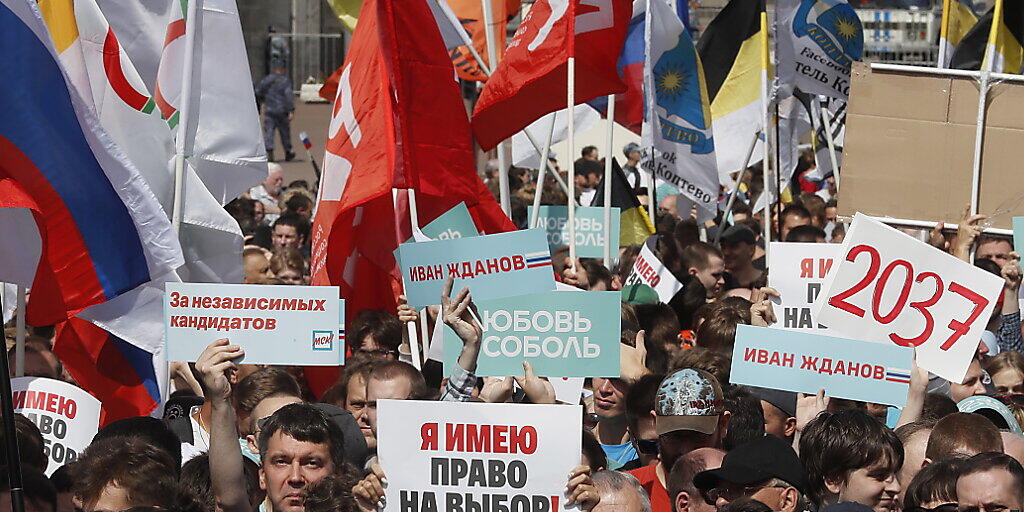 Tausende von Menschen haben am Samstag in Moskau demonstriert. Das Hauptanliegen der Demonstranten ist die Zulassung unabhängiger Kandidaten und Oppositioneller zur Wahl ins Moskauer Stadtparlament im September.