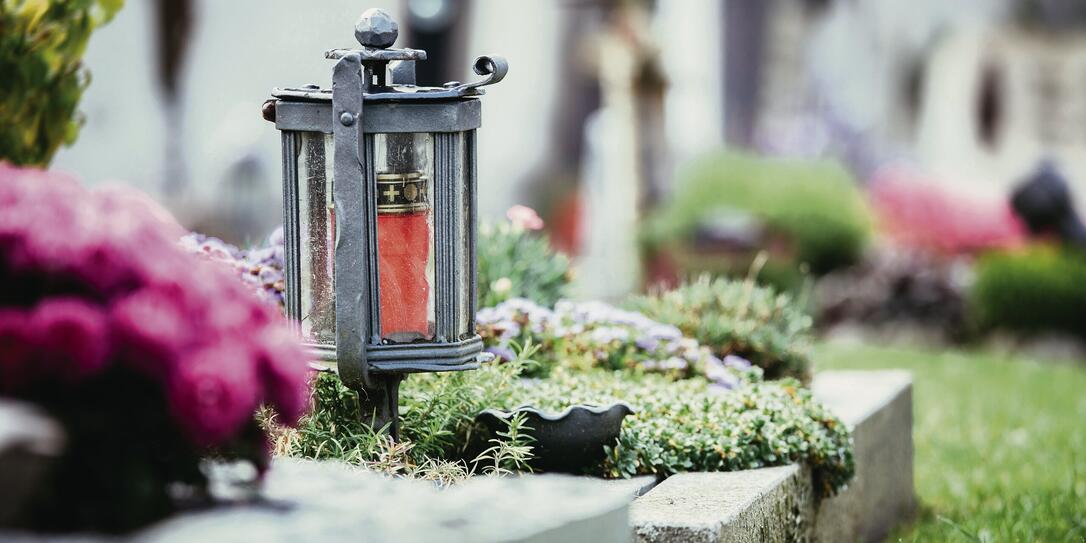 Candle / lantern at the cemetery, funeral, sorrow