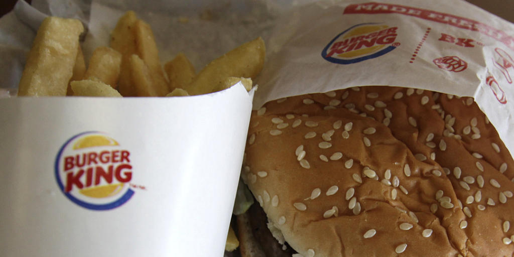 Burger King wollte sich die Verbreitung digitaler Sprachassistenzsysteme zu Nutze machen. Allerdings lief bei der Aktion nicht alles nach Plan.