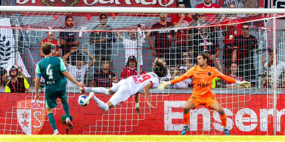 Der Stich ins Herz der Vaduzer Fans: Franck Surdez köpft alleingelassen zum 3:2-Siegtreffer ein. Die Entscheidung fiel in der 94. Minute.