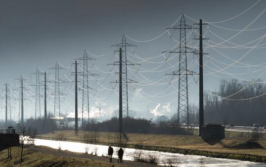 HOCHSPANNUNGSLEITUNG, STROMMAST, HOCHSPANNUNGSMAST, FREILEITUNGSMAST, STOMLEITUNG, STROMNETZ, ELEKTRISCHE ENERGIE, STROM, ELEKTRISCHER STROM,  LINTH, LINTHKANAL,  LINTHKORREKTION, KORREKTION, GEWAESSERKORREKTION, GEWAESSER,