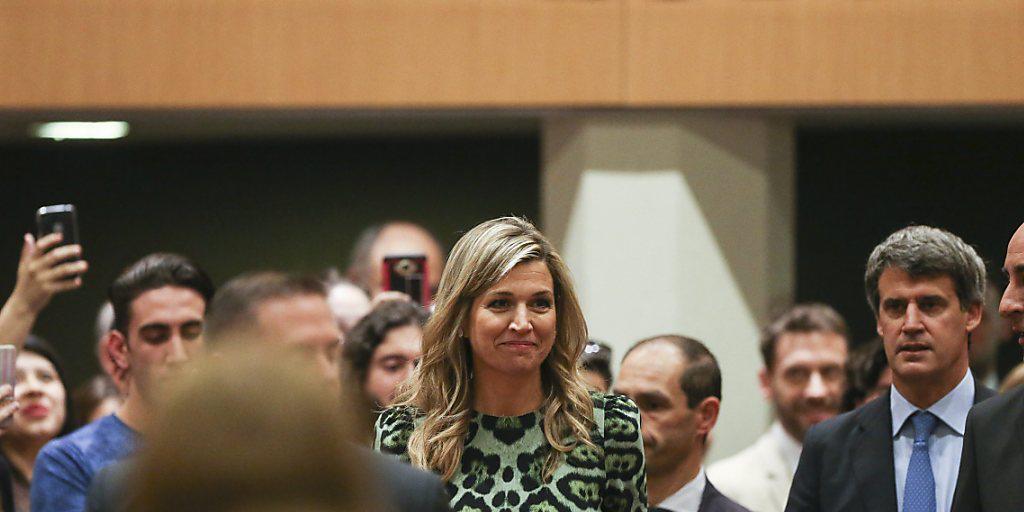 Beliebtes Fotosujet: die niederländische Königin Máxima bei ihrer Rückkehr an die Universität in Buenos Aires. Beliebtes Fotosujet: die niederländische Königin Máxima bei ihrer Rückkehr an die Universität in Buenos Aires.