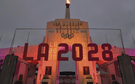 Das historische Los Angeles Memorial Coliseum war bereits 1984 Schauplatz der Er&ouml;ffnungsfeier und ist auch f&uuml;r die Olympischen Spiele 2028 wieder als Austragungsort vorgesehen.