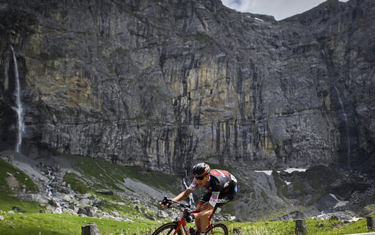 Michael Schär nimmt als wichtiger Helfer von Richie Porte für Team BMC an der Tour de France teil