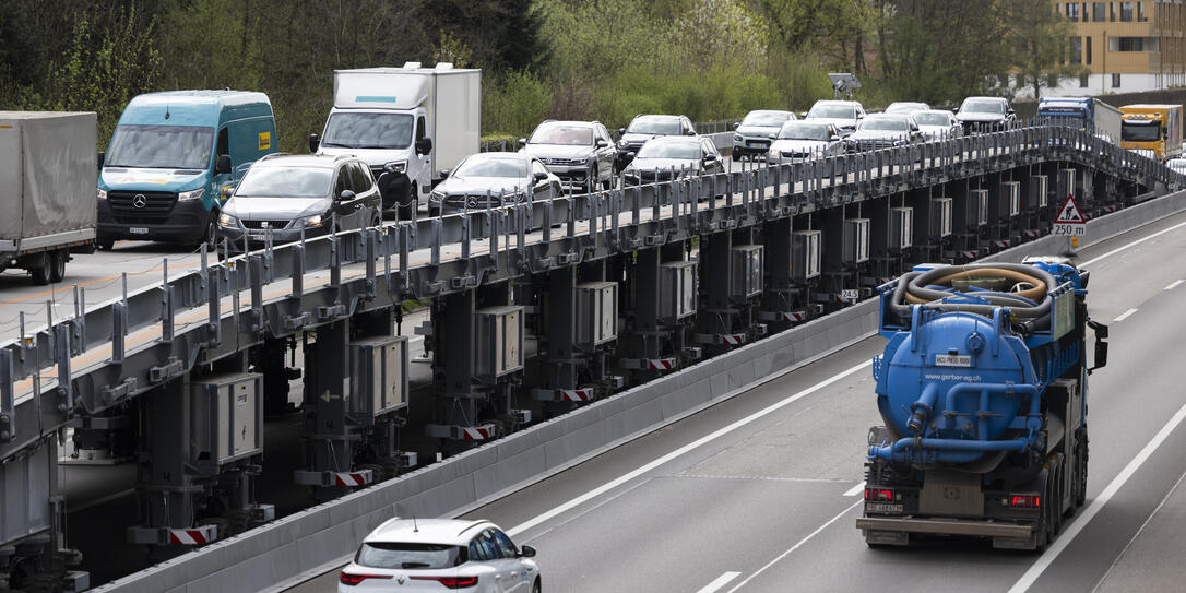 BRUECKE, BAUSTELLENBRUECKE, AUTOBAHN, UNTERHALT, ASTRA BRIDGE, AUTBAHN, STAU, BRUECKE, BAUSTELLENBRUECKE, AUTOBAHN, UNTERHALT, ASTRA BRIDGE, AUTBAHN, STAU,