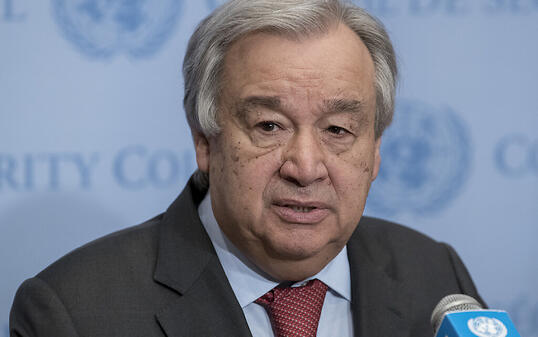 ARCHIV - UN-Generalsekretär Antonio Guterres spricht während einer Pressekonferenz. Guterres hat zu deutlich stärkeren Anstrenungen im Kampf gegen die Klimakrise aufgerufen. Foto: Mark Garten/UN/dpa - ACHTUNG: Nur zur redaktionellen Verwendung und nur mit vollständiger Nennung des vorstehenden Credits