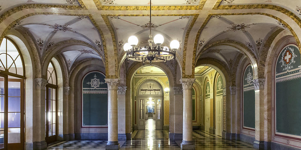 Topkaderstellen werden im Aussendepartement (EDA) nicht immer nach den vorgesehenen Prozessen vergeben. Das zeigt ein Bericht der Eidgenössischen Finanzkontrolle (EFK). Topkaderstellen werden im Aussendepartement (EDA) nicht immer nach den vorgesehenen Prozessen vergeben. Das zeigt ein Bericht der Eidgenössischen Finanzkontrolle (EFK).