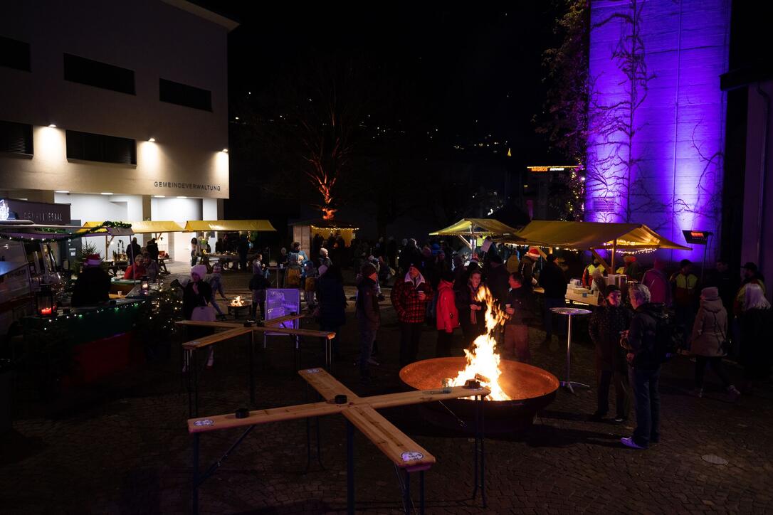 Weihnachtsmarkt in Triesen und Ausstellung Krippenfreunde Liecht