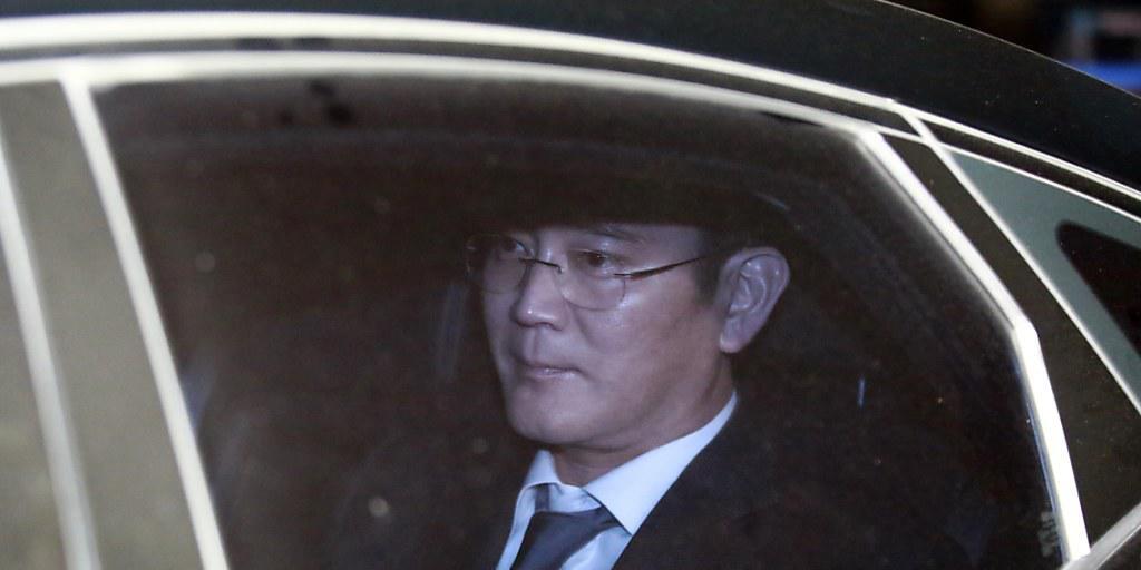 Samsung-Gruppen-Chef Jay Y. Lee bei seiner Verhaftung in Seoul.