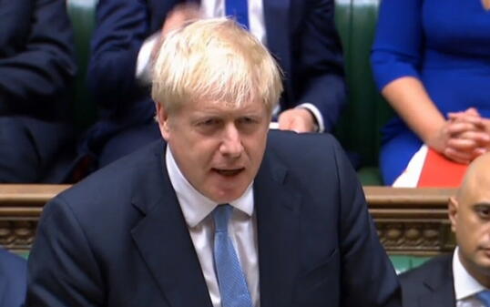 Boris Johnson geht bei seinem ersten Auftritt als britischer Premier im Unterhaus in London auf Konfrontaionskurs mit der EU.