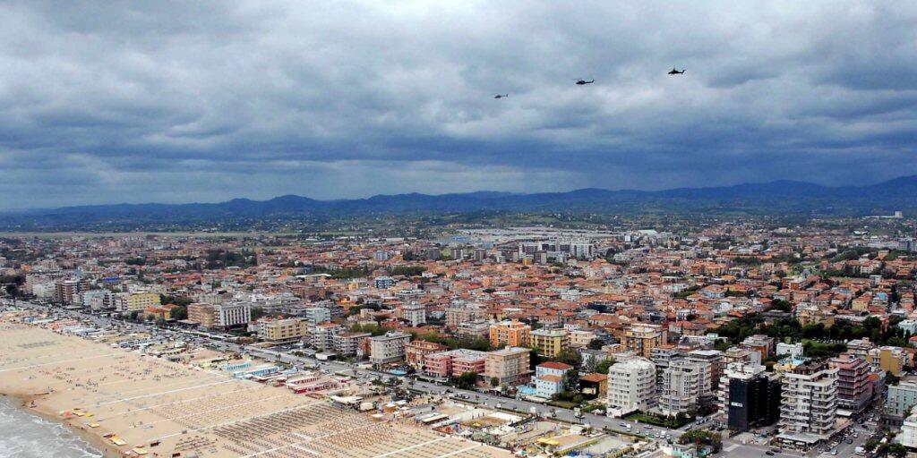 Fertig gebadet: Nach starkem Regen am Wochenende ist das Wasser an den Stränden von Rimini zu stark mit Bakterien verseucht. (Archivbild) Fertig gebadet: Nach starkem Regen am Wochenende ist das Wasser an den Stränden von Rimini zu stark mit Bakterien verseucht. (Archivbild)