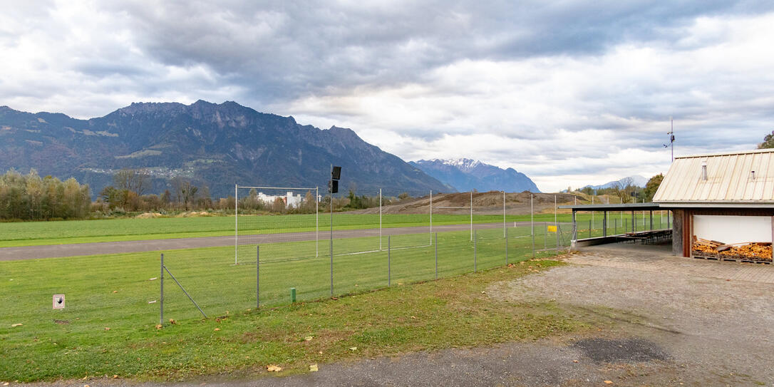 Noch im vergangenen Jahr brachte der geplante Deponiewall die Zukunft des Flugbetriebs in Unsicherheit.