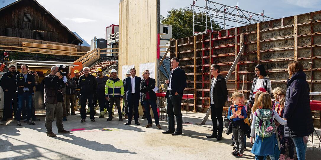 Vorsteher Freddy Kaiser freut sich, dass nach den Sommerferien 2022 der neue Kindergarten besucht werden kann.