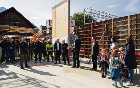 Vorsteher Freddy Kaiser freut sich, dass nach den Sommerferien 2022 der neue Kindergarten besucht werden kann.