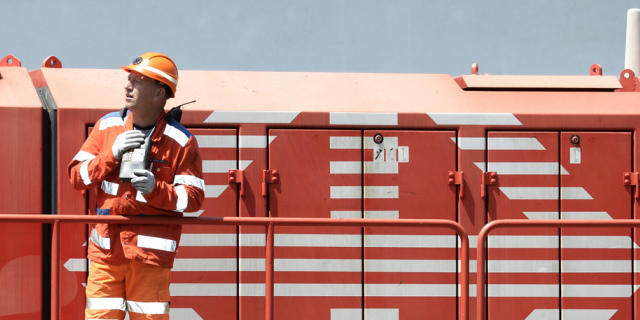 SBB-Güterzug (Cargo) im Rheinhafen in Basel (Archivbild)