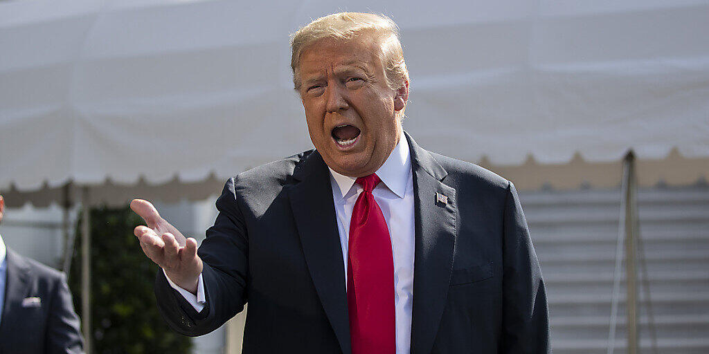 Donald Trump, Präsident der USA, spricht mit Journalisten auf dem Südrasen des Weißen Haus. Foto: Alex Brandon/AP/dpa Donald Trump, Präsident der USA, spricht mit Journalisten auf dem Südrasen des Weißen Haus. Foto: Alex Brandon/AP/dpa