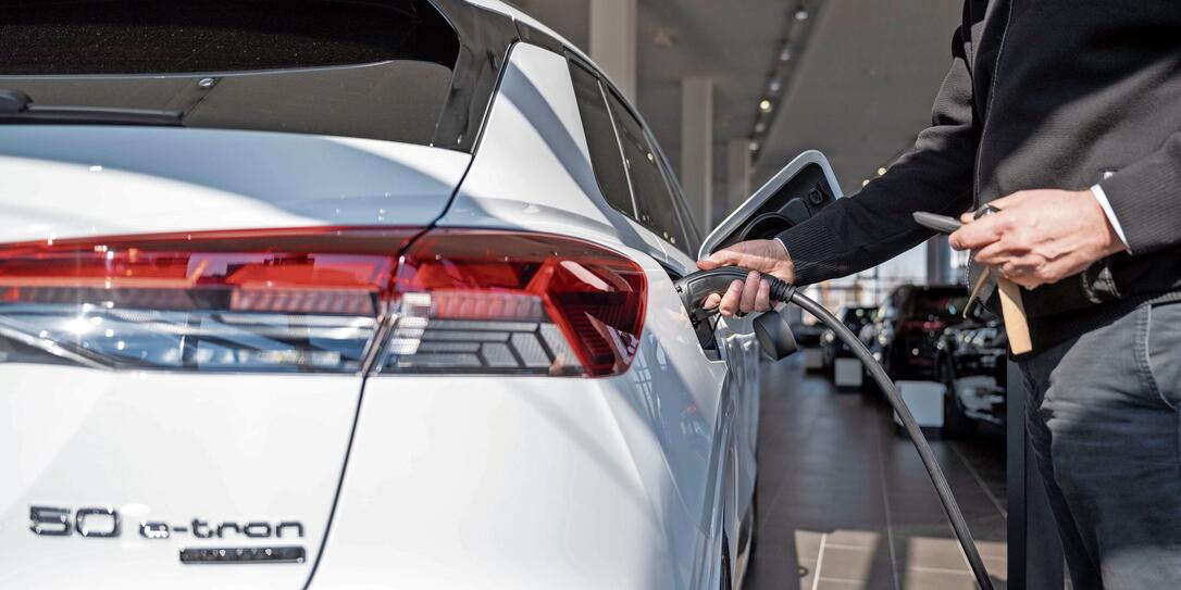 AMAG, AMAG GROUP, AUTOMOBILHANDEL, AUTOMOBILHAENDLER, ELEKTROMOBILITAET, ELEKTRO-MOBILITAET, E-MOBILITAET, ELEKTROAUTO, ELEKTRO-AUTO, E-AUTO, ELEKTROFAHRZEUG, ELEKTRO-FAHRZEUG, E-FAHRZEUG, LADEN, LADESTATION, AUFLADEN, LADEKABEL, AUDI, CAPTIONLEFT, AMAG, AMAG GROUP, AUTOMOBILHANDEL, AUTOMOBILHAENDLER, ELEKTROMOBILITAET, ELEKTRO-MOBILITAET, E-MOBILITAET, ELEKTROAUTO, ELEKTRO-AUTO, E-AUTO, ELEKTROFAHRZEUG, ELEKTRO-FAHRZEUG, E-FAHRZEUG, LADEN, LADESTATION, AUFLADEN, LADEKABEL, AUDI, CAPTIONLEFT,