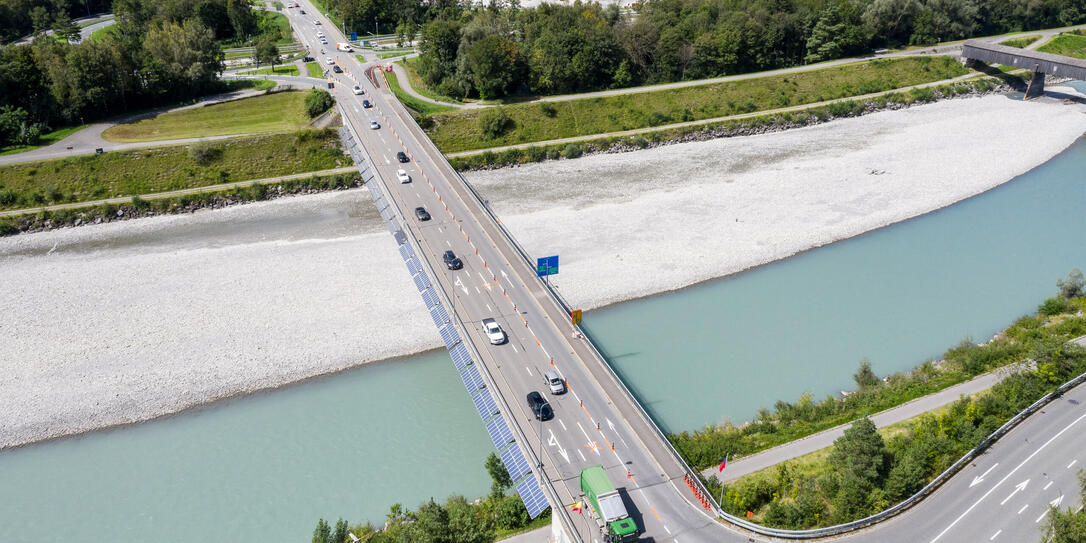 Rheinbrücke Vaduz mit neuer Verkehrsführung Rheinbrücke Vaduz mit neuer Verkehrsführung