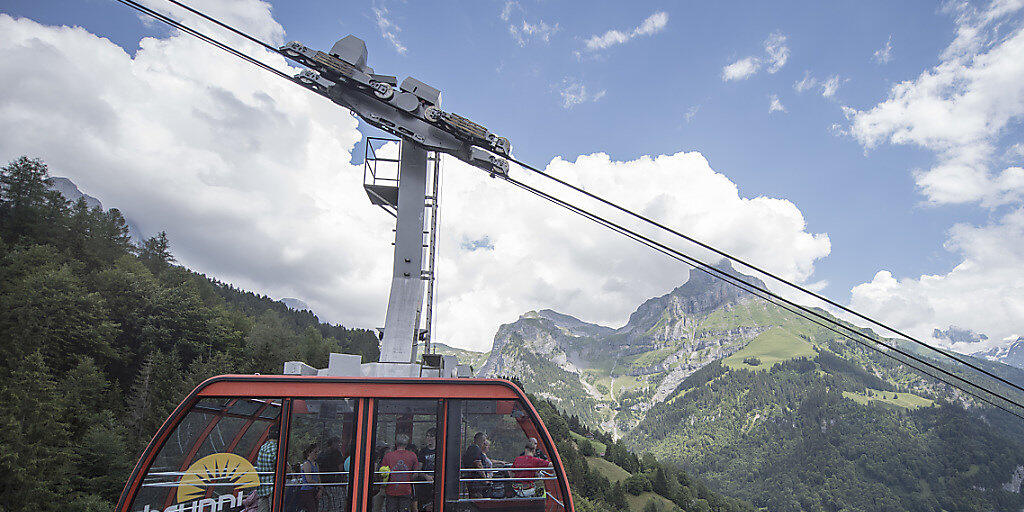 Mit dem Sommertourismus in der Schweiz geht es weiter aufwärts. Seilbahnen Schweiz meldet deutlich mehr Gäste für das Jahr 2018. (Archivbild)