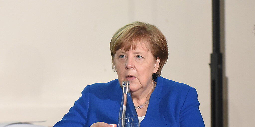 Die deutsche Kanzlerin Angela Merkel hat am Donnerstag nach den EU-Westbalkan-Gipfel in Sofia klar gemacht, dass sie und ihre EU-Amtskollegen kein Zieldatum f&uuml;r einen m&ouml;glichen Beitritt einiger Westbalkan-Staaten in der Gipfelerkl&auml;rung erw&auml;hnt haben wollen (Archiv).