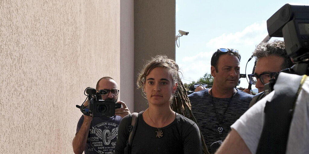 Sea-Watch-Kapitänin Carola Rackete bei der Ankunft zu ihrer Anhörung im Justizpalast in Agrigent.
